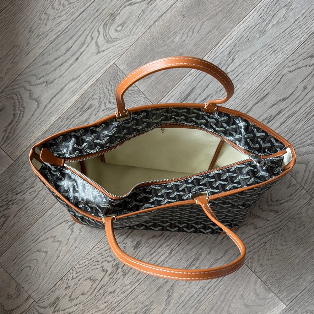 Stylish Black and Tan Tote Bag - Goyard - Picture 2 of 4